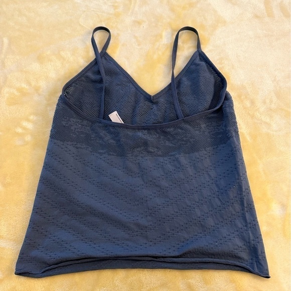 *E by Eloise XS/S cropped cami - Picture 2 of 5